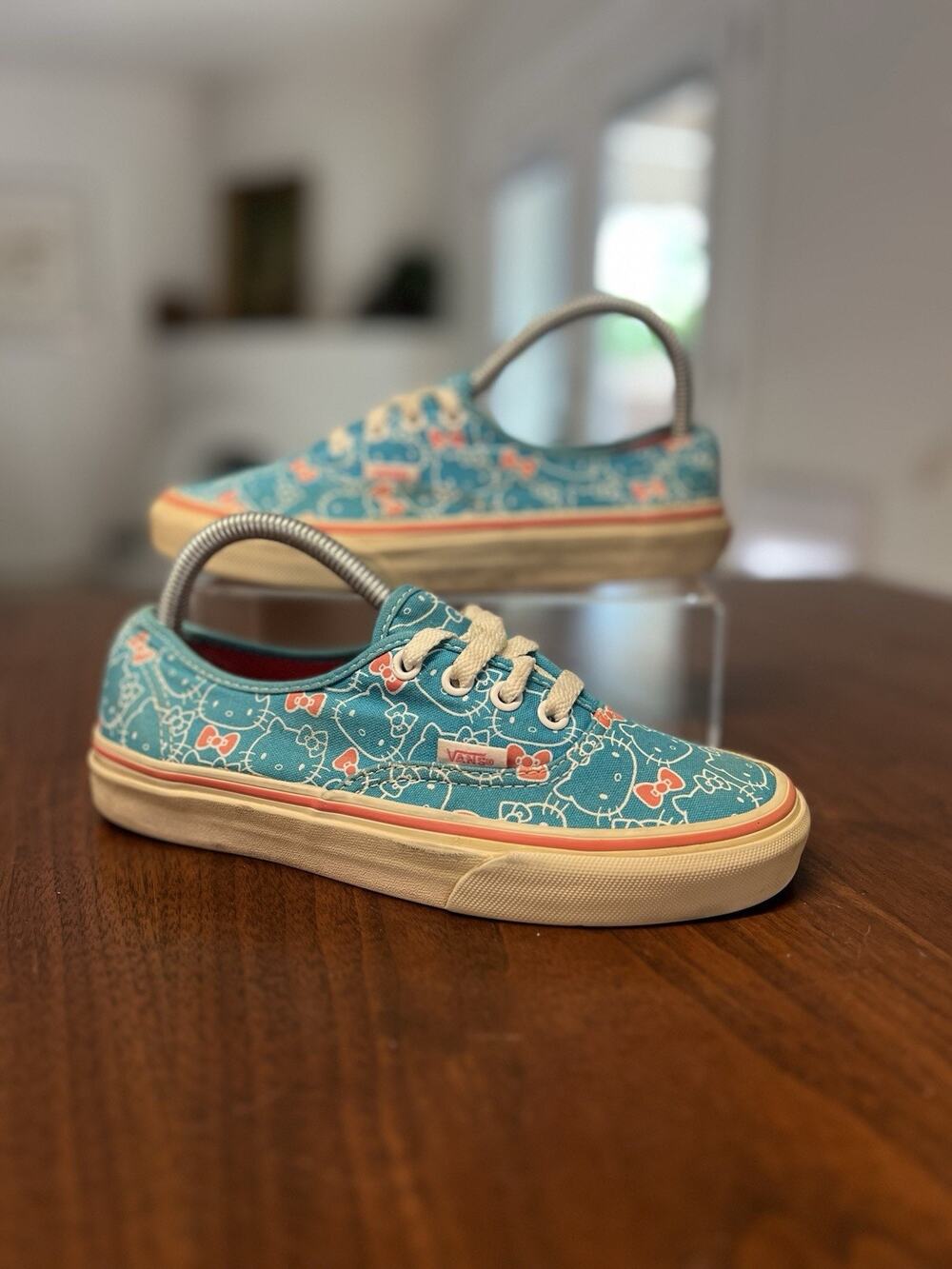Vans Hawaiian Ocean Blue Hello Kitty Print Lace-up Sneakers Women’s Size 6